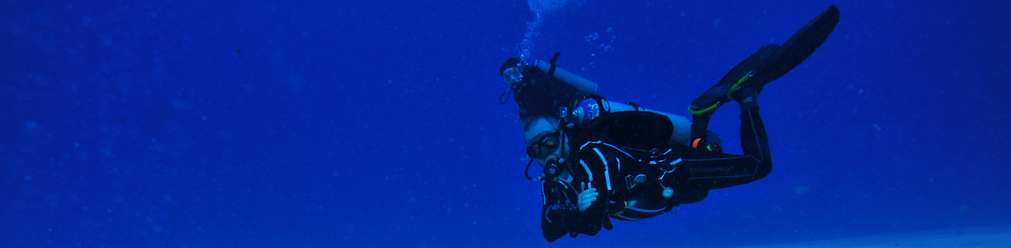 Extreme Divers – Dive10.com