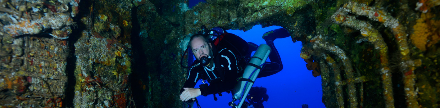 Extreme Divers – Dive10.com