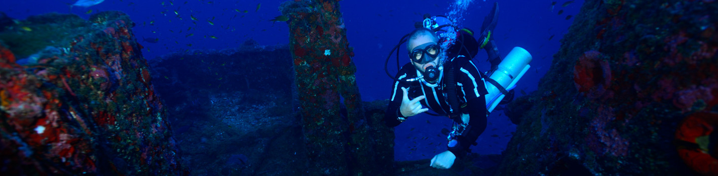 Extreme Divers – Dive10.com